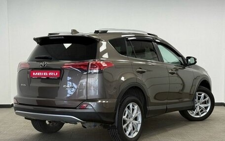 Toyota RAV4, 2017 год, 2 365 000 рублей, 2 фотография