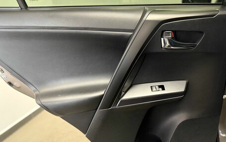 Toyota RAV4, 2017 год, 2 365 000 рублей, 15 фотография