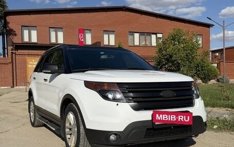 Ford Explorer VI, 2015 год, 1 950 000 рублей, 2 фотография