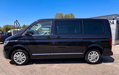 Volkswagen Multivan T6 рестайлинг, 2022 год, 4 800 000 рублей, 4 фотография