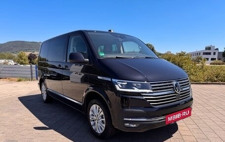 Volkswagen Multivan T6 рестайлинг, 2022 год, 4 800 000 рублей, 3 фотография