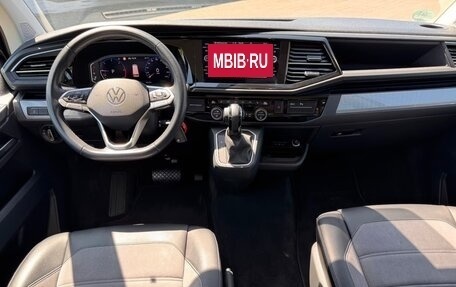 Volkswagen Multivan T6 рестайлинг, 2022 год, 4 800 000 рублей, 2 фотография