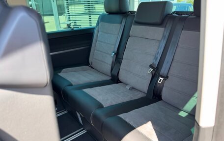 Volkswagen Multivan T6 рестайлинг, 2022 год, 4 800 000 рублей, 18 фотография