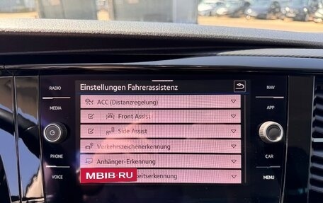 Volkswagen Multivan T6 рестайлинг, 2022 год, 4 800 000 рублей, 11 фотография