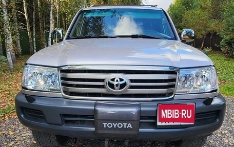 Toyota Land Cruiser 100 рестайлинг 2, 2003 год, 2 850 000 рублей, 1 фотография