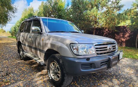 Toyota Land Cruiser 100 рестайлинг 2, 2003 год, 2 850 000 рублей, 2 фотография