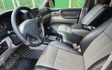 Toyota Land Cruiser 100 рестайлинг 2, 2003 год, 2 850 000 рублей, 9 фотография