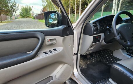 Toyota Land Cruiser 100 рестайлинг 2, 2003 год, 2 850 000 рублей, 10 фотография