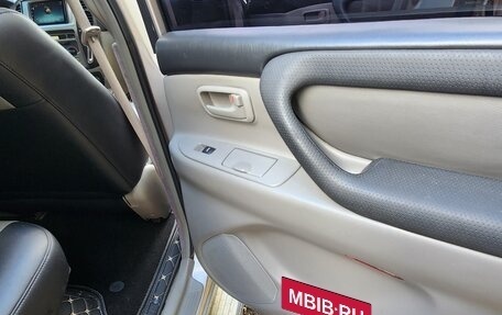 Toyota Land Cruiser 100 рестайлинг 2, 2003 год, 2 850 000 рублей, 14 фотография