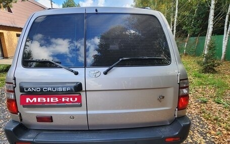 Toyota Land Cruiser 100 рестайлинг 2, 2003 год, 2 850 000 рублей, 6 фотография