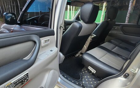 Toyota Land Cruiser 100 рестайлинг 2, 2003 год, 2 850 000 рублей, 26 фотография
