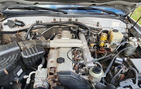 Toyota Land Cruiser 100 рестайлинг 2, 2003 год, 2 850 000 рублей, 16 фотография