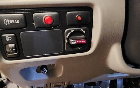 Toyota Land Cruiser 100 рестайлинг 2, 2003 год, 2 850 000 рублей, 18 фотография