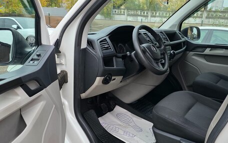 Volkswagen Caravelle T6 рестайлинг, 2016 год, 2 000 000 рублей, 8 фотография
