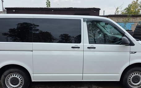 Volkswagen Caravelle T6 рестайлинг, 2016 год, 2 000 000 рублей, 3 фотография