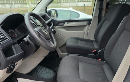 Volkswagen Caravelle T6 рестайлинг, 2016 год, 2 000 000 рублей, 9 фотография