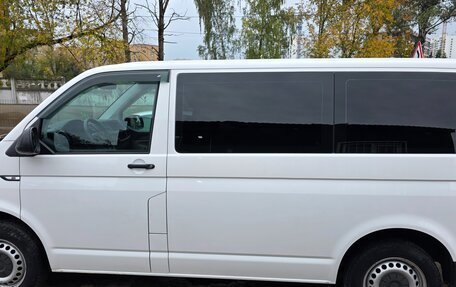 Volkswagen Caravelle T6 рестайлинг, 2016 год, 2 000 000 рублей, 6 фотография
