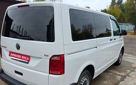 Volkswagen Caravelle T6 рестайлинг, 2016 год, 2 000 000 рублей, 4 фотография