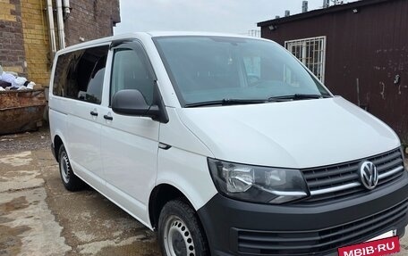 Volkswagen Caravelle T6 рестайлинг, 2016 год, 2 000 000 рублей, 2 фотография