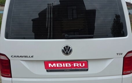 Volkswagen Caravelle T6 рестайлинг, 2016 год, 2 000 000 рублей, 20 фотография