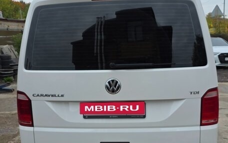 Volkswagen Caravelle T6 рестайлинг, 2016 год, 2 000 000 рублей, 21 фотография