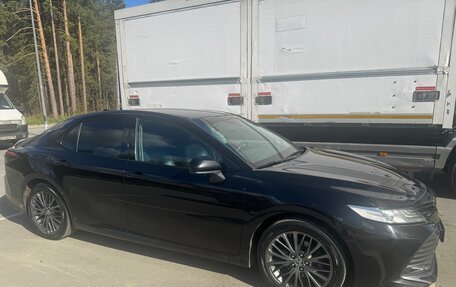 Toyota Camry, 2019 год, 3 200 000 рублей, 2 фотография