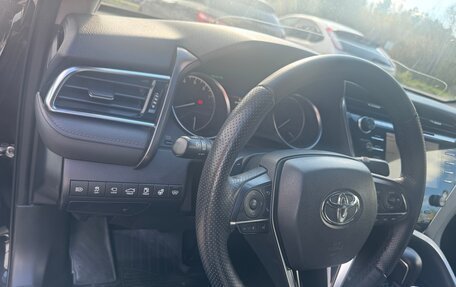 Toyota Camry, 2019 год, 3 200 000 рублей, 10 фотография