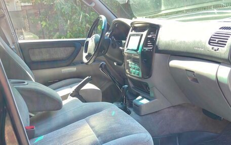 Toyota Land Cruiser 100 рестайлинг 2, 2006 год, 3 400 000 рублей, 16 фотография