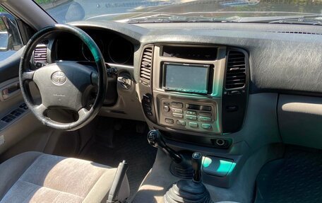 Toyota Land Cruiser 100 рестайлинг 2, 2006 год, 3 400 000 рублей, 22 фотография