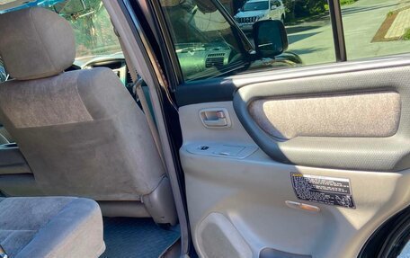 Toyota Land Cruiser 100 рестайлинг 2, 2006 год, 3 400 000 рублей, 19 фотография