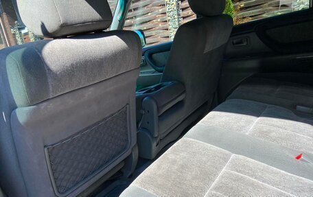Toyota Land Cruiser 100 рестайлинг 2, 2006 год, 3 400 000 рублей, 26 фотография