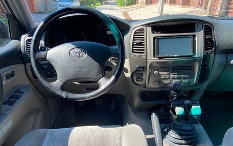 Toyota Land Cruiser 100 рестайлинг 2, 2006 год, 3 400 000 рублей, 32 фотография
