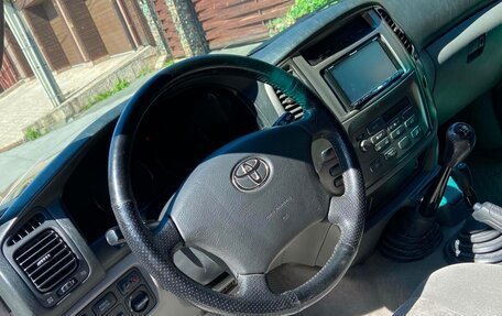 Toyota Land Cruiser 100 рестайлинг 2, 2006 год, 3 400 000 рублей, 30 фотография