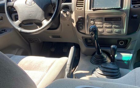 Toyota Land Cruiser 100 рестайлинг 2, 2006 год, 3 400 000 рублей, 35 фотография