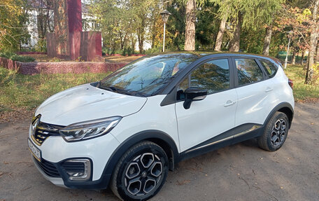 Renault Kaptur I рестайлинг, 2021 год, 1 630 000 рублей, 2 фотография