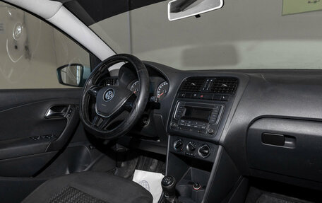 Volkswagen Polo VI (EU Market), 2016 год, 900 000 рублей, 21 фотография