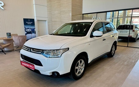 Mitsubishi Outlander III рестайлинг 3, 2013 год, 1 049 990 рублей, 1 фотография