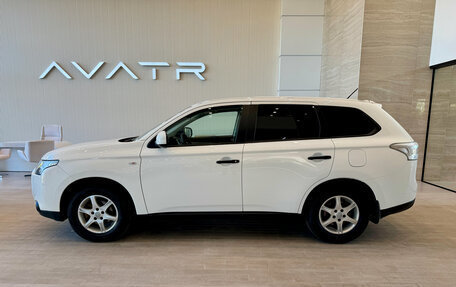 Mitsubishi Outlander III рестайлинг 3, 2013 год, 1 049 990 рублей, 8 фотография