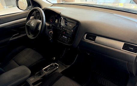 Mitsubishi Outlander III рестайлинг 3, 2013 год, 1 049 990 рублей, 12 фотография
