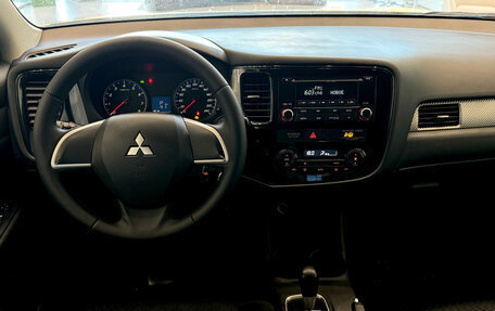 Mitsubishi Outlander III рестайлинг 3, 2013 год, 1 049 990 рублей, 10 фотография