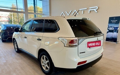 Mitsubishi Outlander III рестайлинг 3, 2013 год, 1 049 990 рублей, 7 фотография