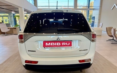 Mitsubishi Outlander III рестайлинг 3, 2013 год, 1 049 990 рублей, 6 фотография