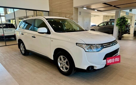 Mitsubishi Outlander III рестайлинг 3, 2013 год, 1 049 990 рублей, 3 фотография
