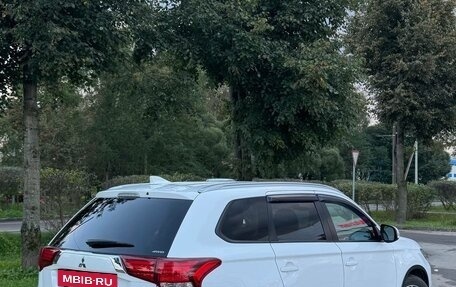 Mitsubishi Outlander III рестайлинг 3, 2018 год, 1 850 000 рублей, 2 фотография