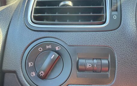 Volkswagen Polo VI (EU Market), 2012 год, 750 000 рублей, 25 фотография