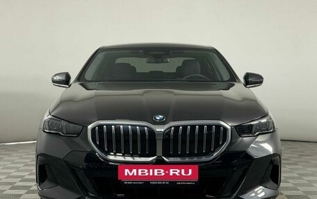 BMW 5 серия, 2023 год, 6 099 000 рублей, 2 фотография
