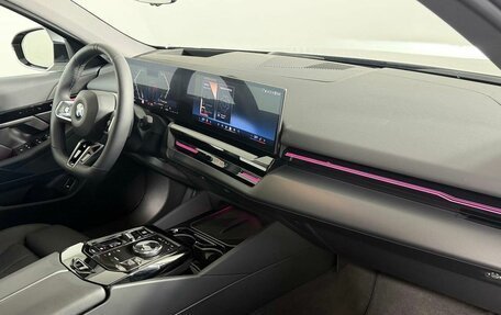 BMW 5 серия, 2023 год, 6 099 000 рублей, 15 фотография