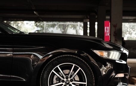 Ford Mustang VI рестайлинг, 2017 год, 2 750 000 рублей, 3 фотография