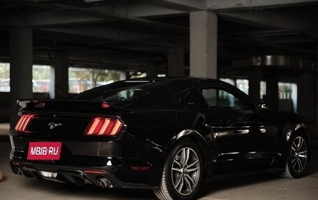 Ford Mustang VI рестайлинг, 2017 год, 2 750 000 рублей, 6 фотография
