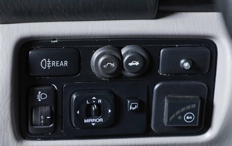 Toyota Land Cruiser 100 рестайлинг 2, 2003 год, 2 149 000 рублей, 17 фотография